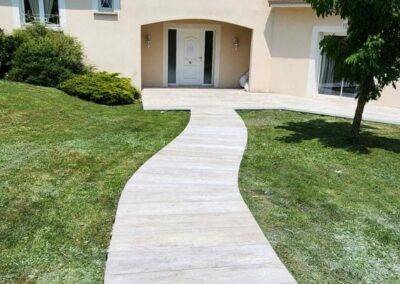 carrelage extérieur : allée devant maison