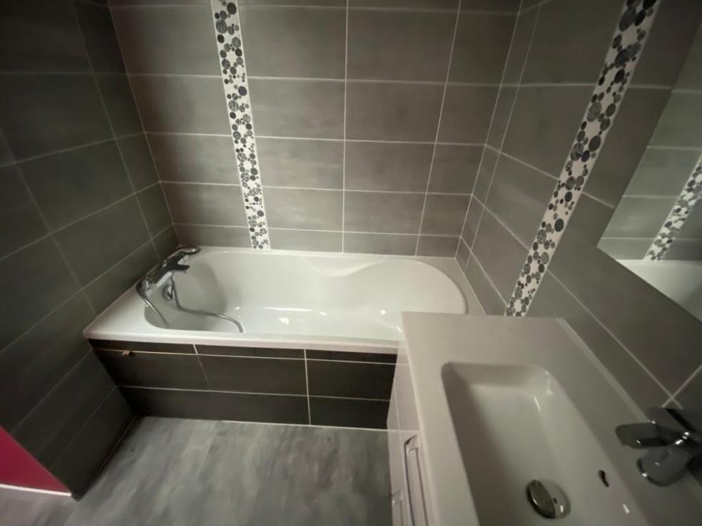 CARRELAGE-FAIENCE-SALLE-DE-BAINS